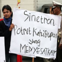 Sinetron Dapat Merusak Moral Anak